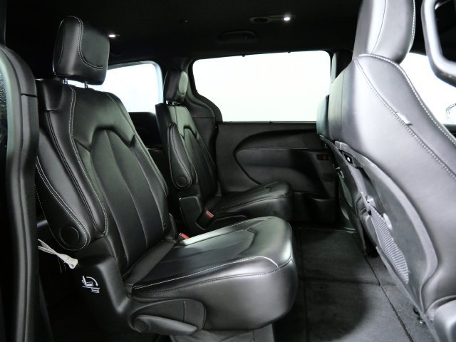 Used 2025 Black Chrysler Select image 12