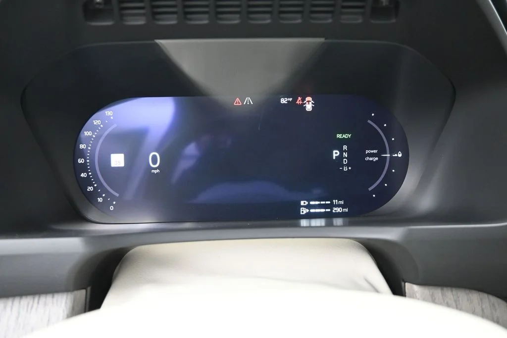 Certified Used 2025 Crystal White Volvo Plus image 15