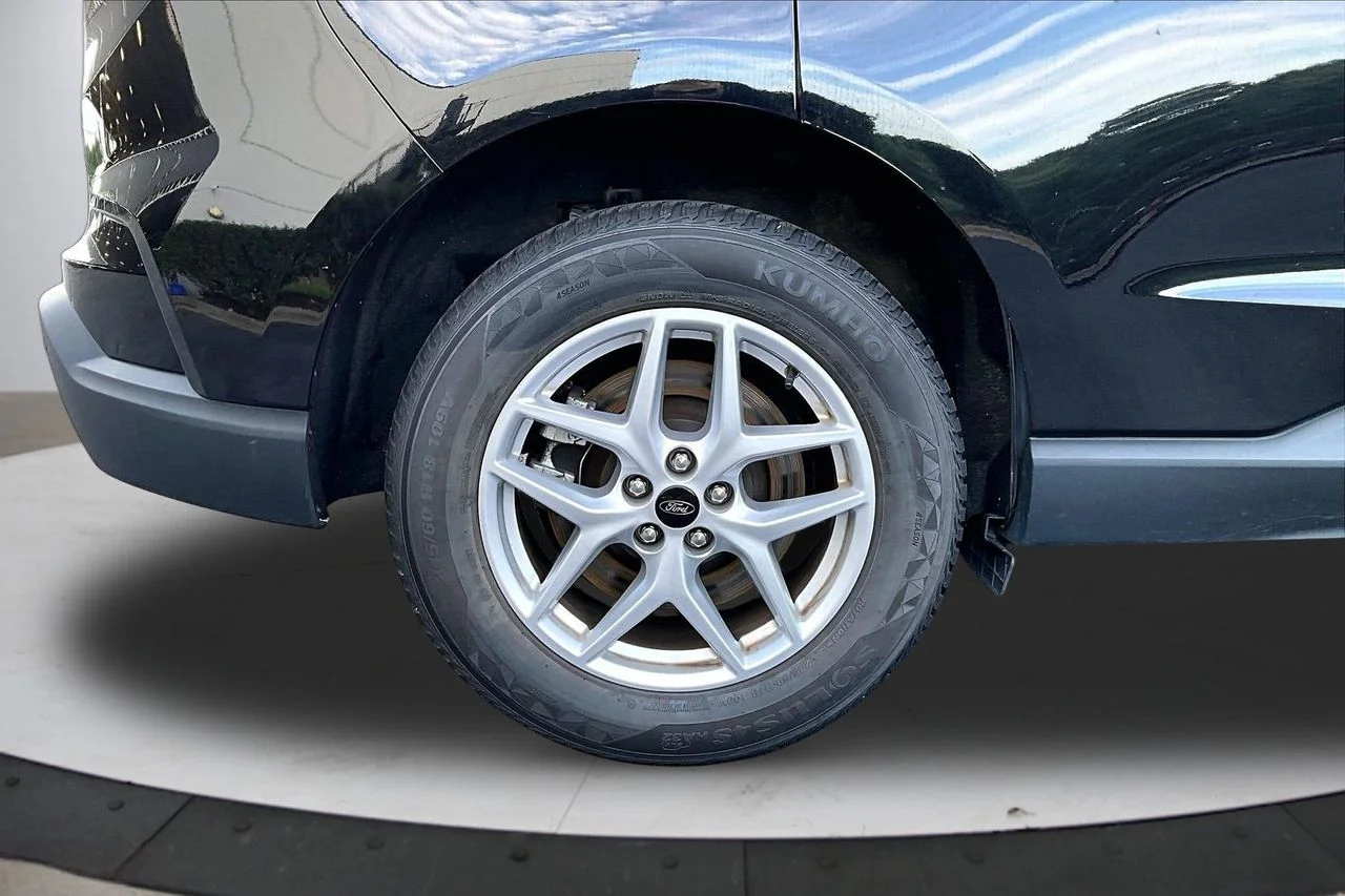 Used 2024 Black Ford SEL image 34
