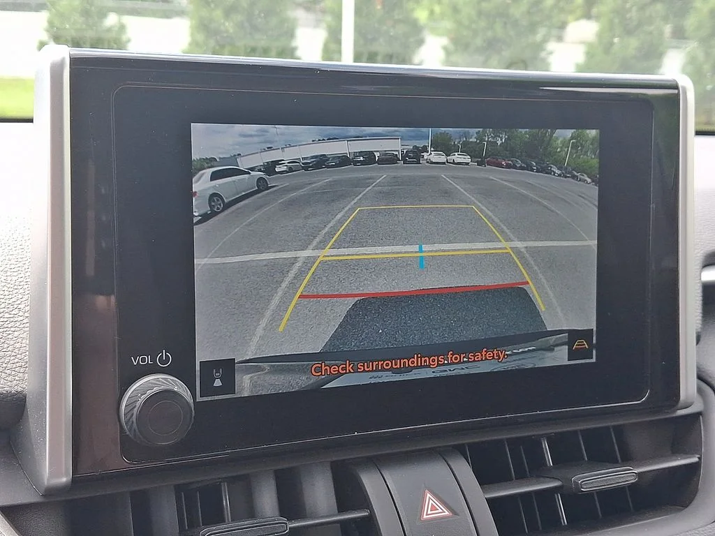 2025 Toyota RAV4 XLE - Photo 18