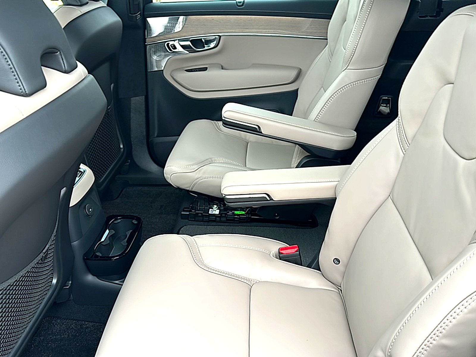 2025 Volvo XC90 Ultra - Photo 16