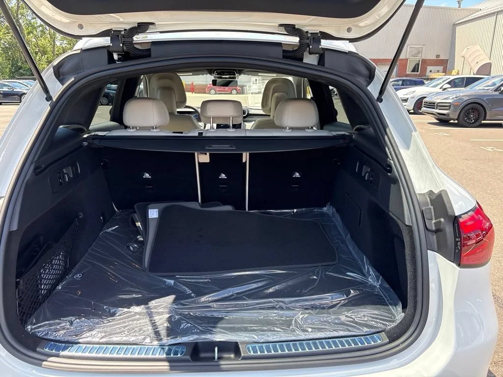 New 2027 Polar White Mercedes-Benz GLC 300 image 22