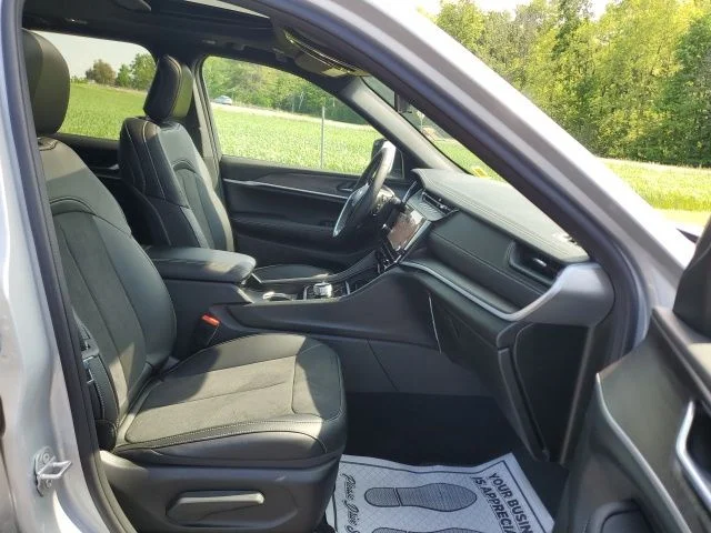 New 2026 Silver Zynith Exterior Paint Jeep Laredo Altitude image 24