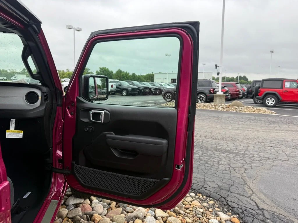 New 2026 Tuscadero Pearl-Coat Exterior Paint Jeep Sport S image 53