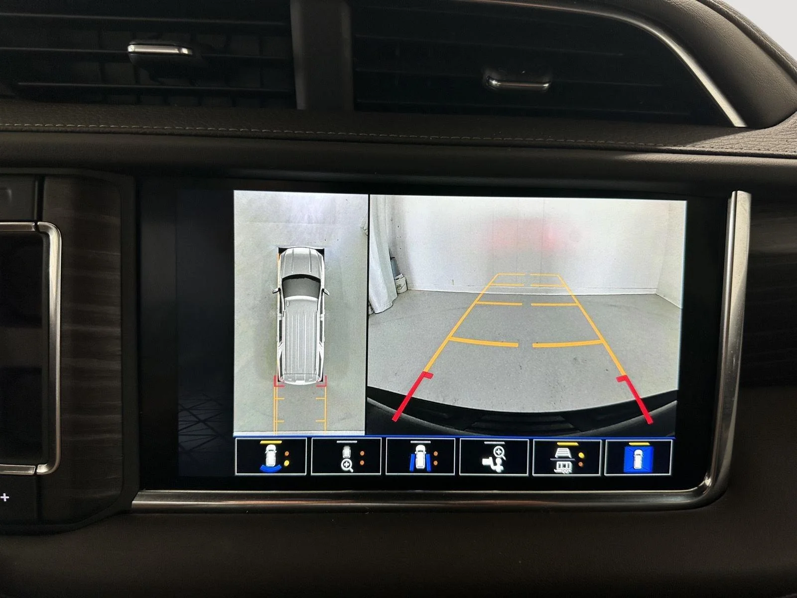 Used 2022 Onyx Black GMC Denali image 13