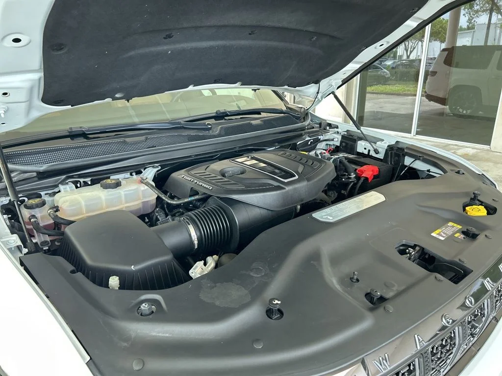 Used 2025 White/off-white Jeep Series III image 11