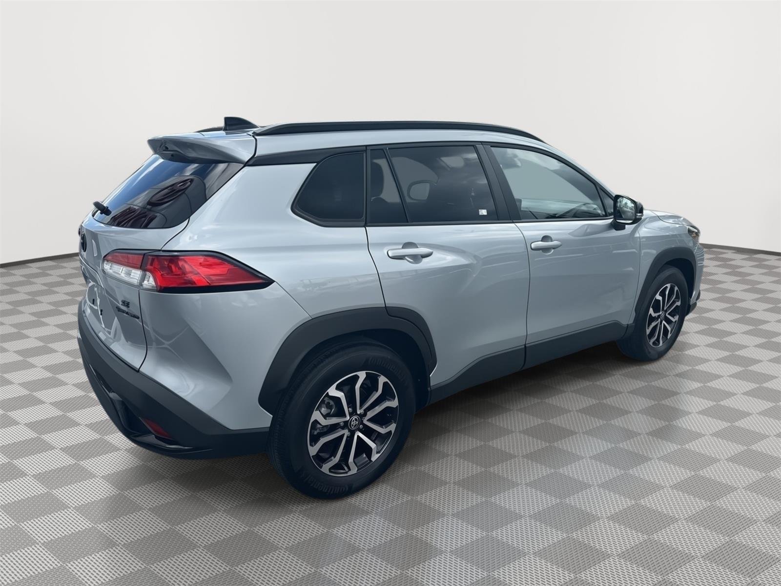 Used 2025 Sonic Silver Toyota Hybrid SE image 5