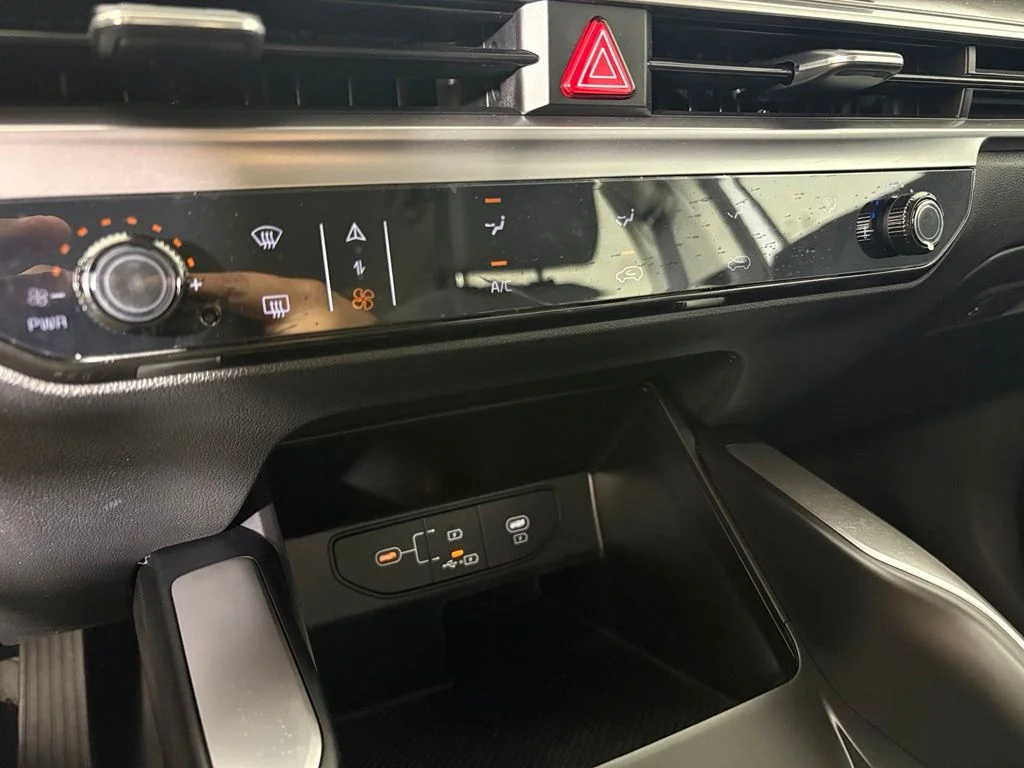 New 2026 Glacial White Pearl Kia LX image 32