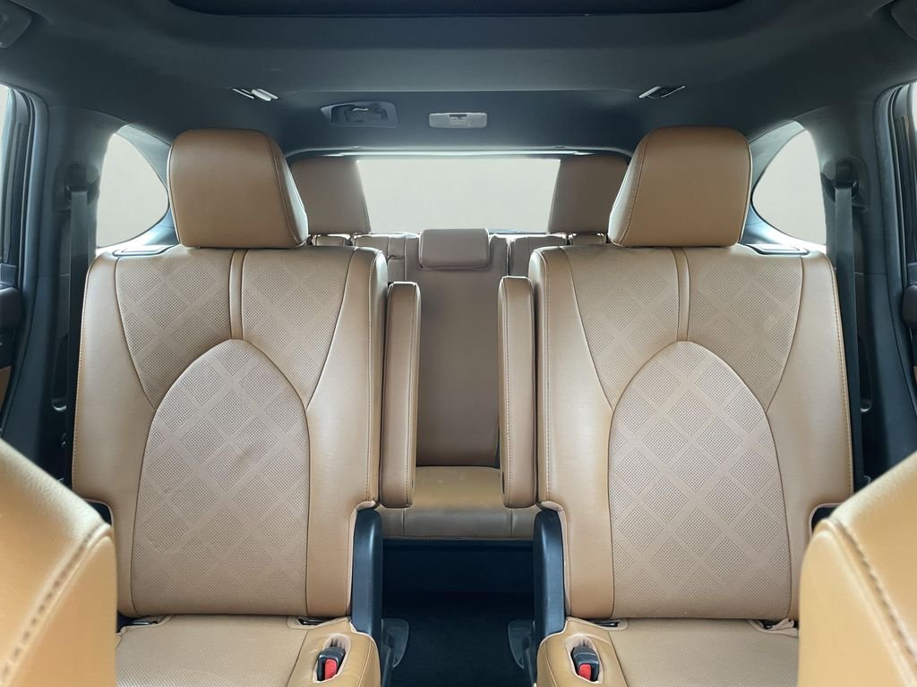 Used 2022 Black Toyota Platinum image 19