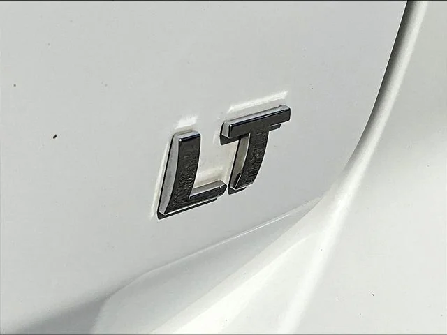 Used 2022 White Chevrolet LT image 27