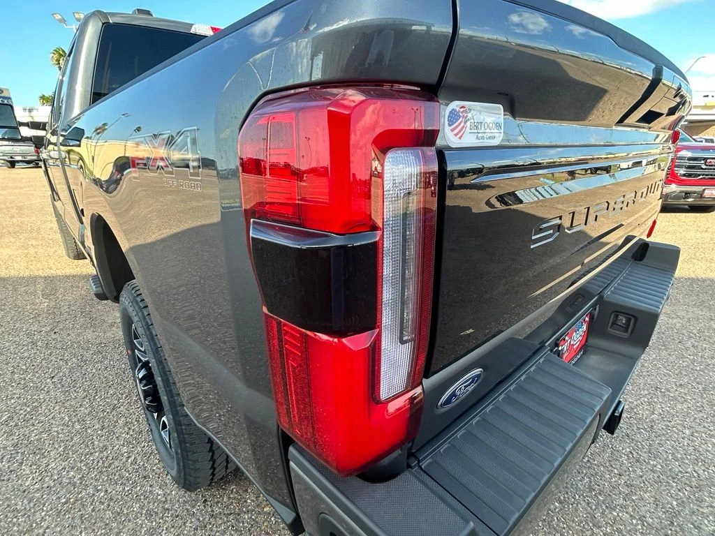 2026 Ford F-250 Super Duty Platinum - Photo 8