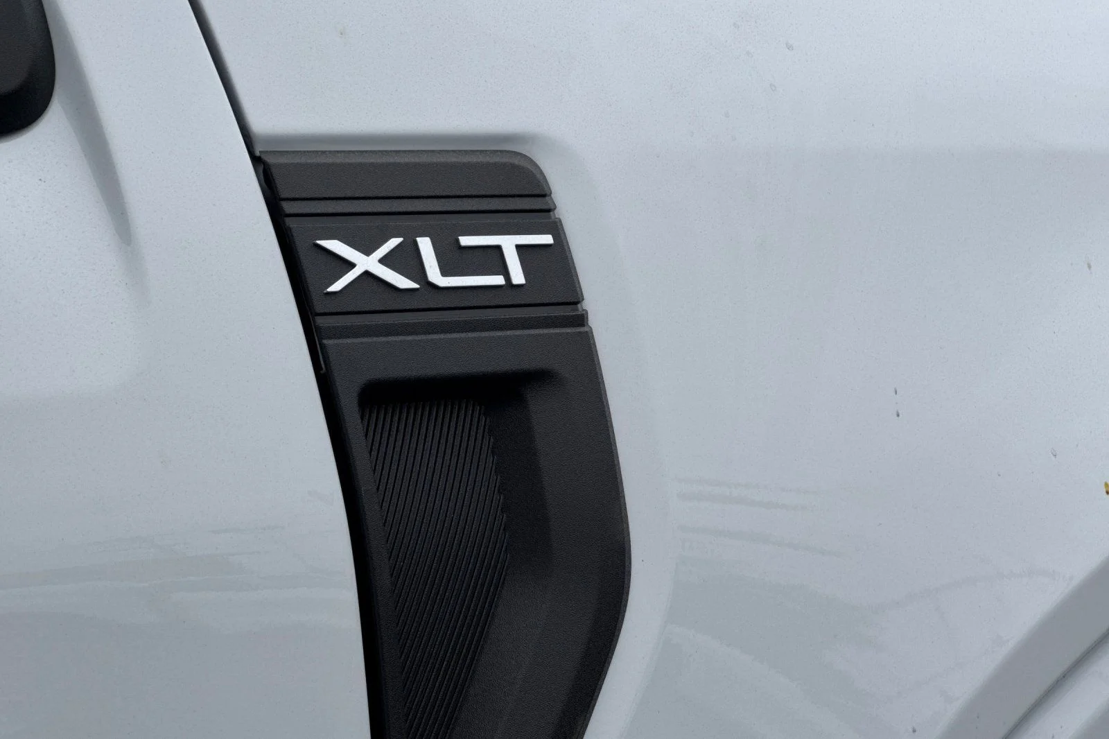 New 2026 Oxford White Ford XLT image 30