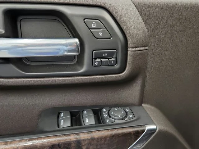 Used 2022 White GMC Denali image 51