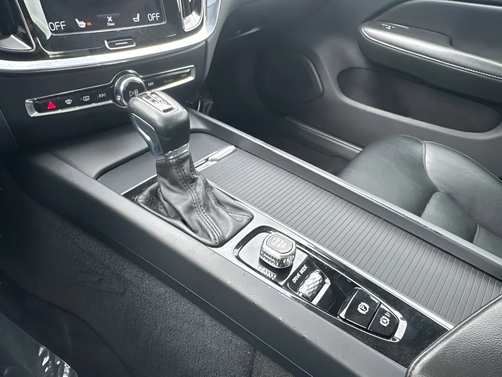 Used 2020 Gray Volvo T5 Momentum image 17