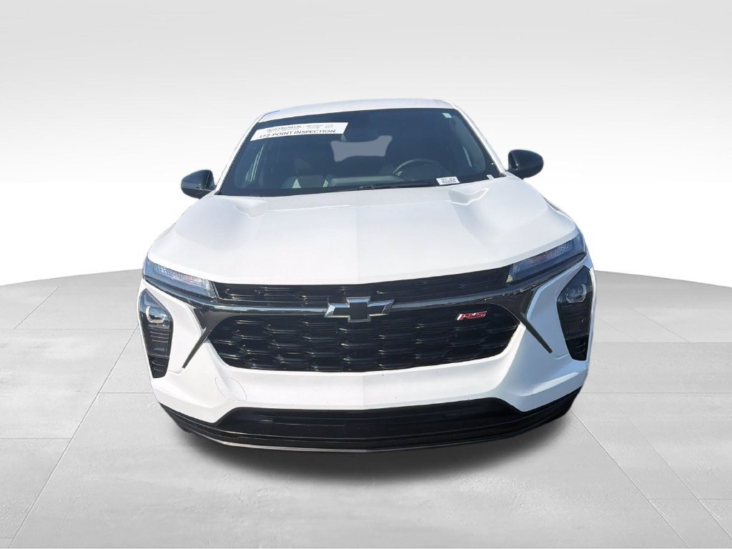 Used 2025 White Chevrolet 1RS image 22