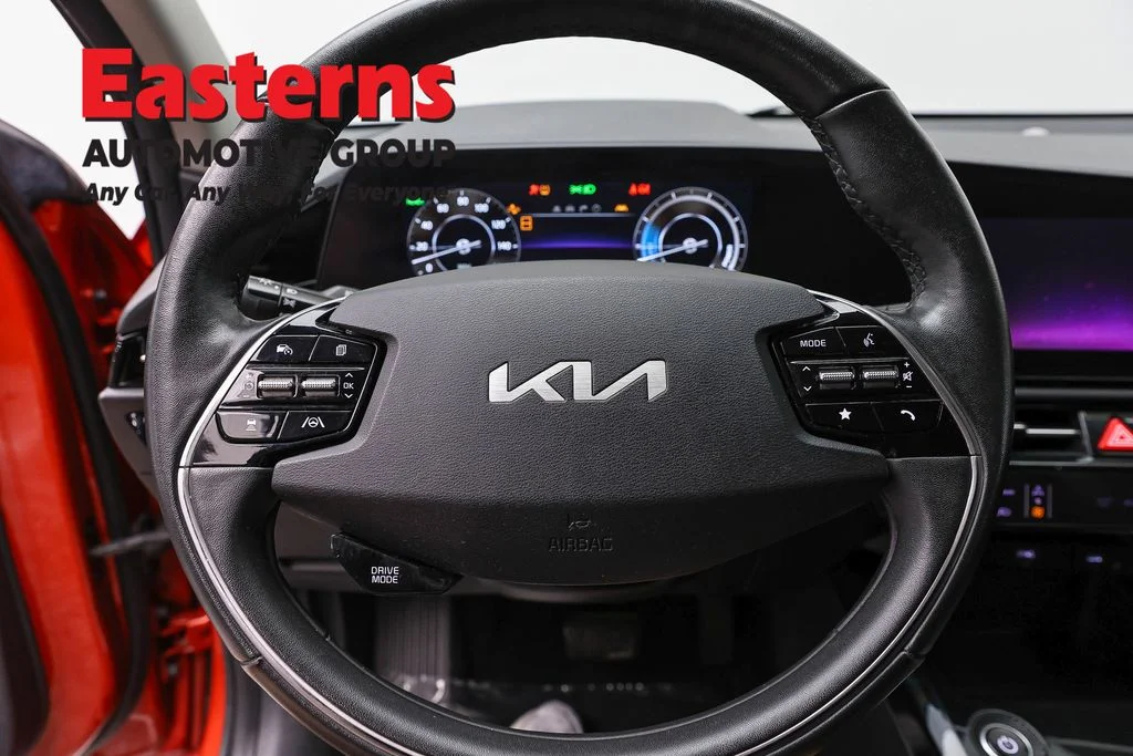 Used 2023 Red Kia Wind image 10