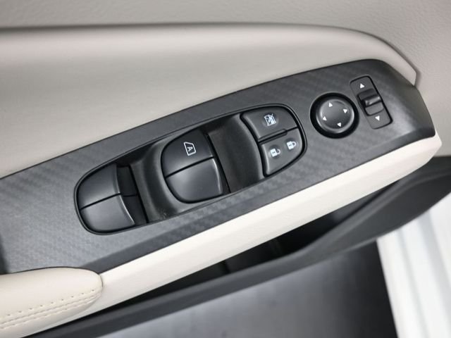 Used 2025 White Nissan 2.5 SV image 13