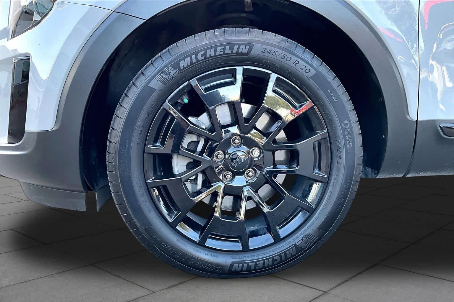 Used 2021 Wolf Gray Kia EX image 11
