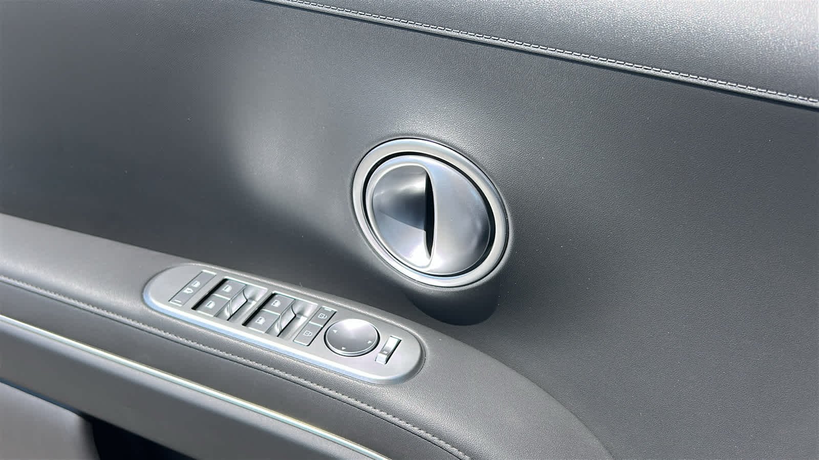 New 2026 Creamy White Pearl Hyundai SEL AWD image 22