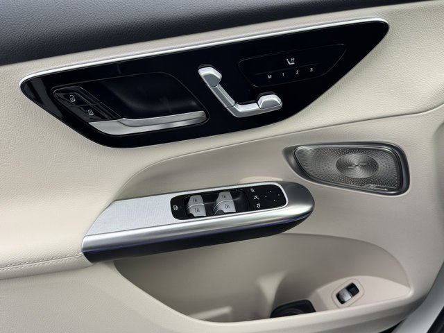 New 2026 Polar White Mercedes-Benz GLC 300 image 9
