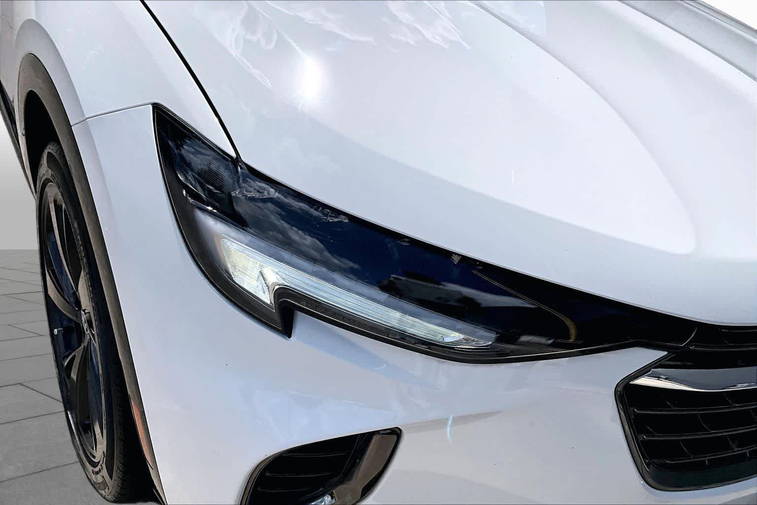 Used 2023 Summit White Buick Essence image 27