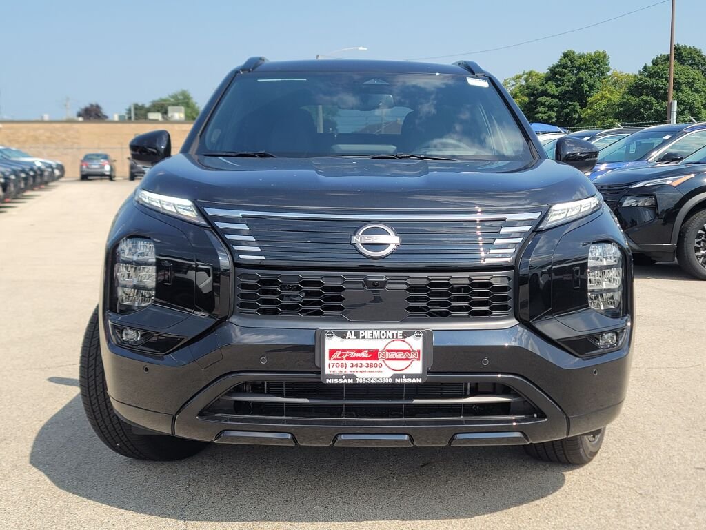 New 2026 Black Nissan Platinum image 3