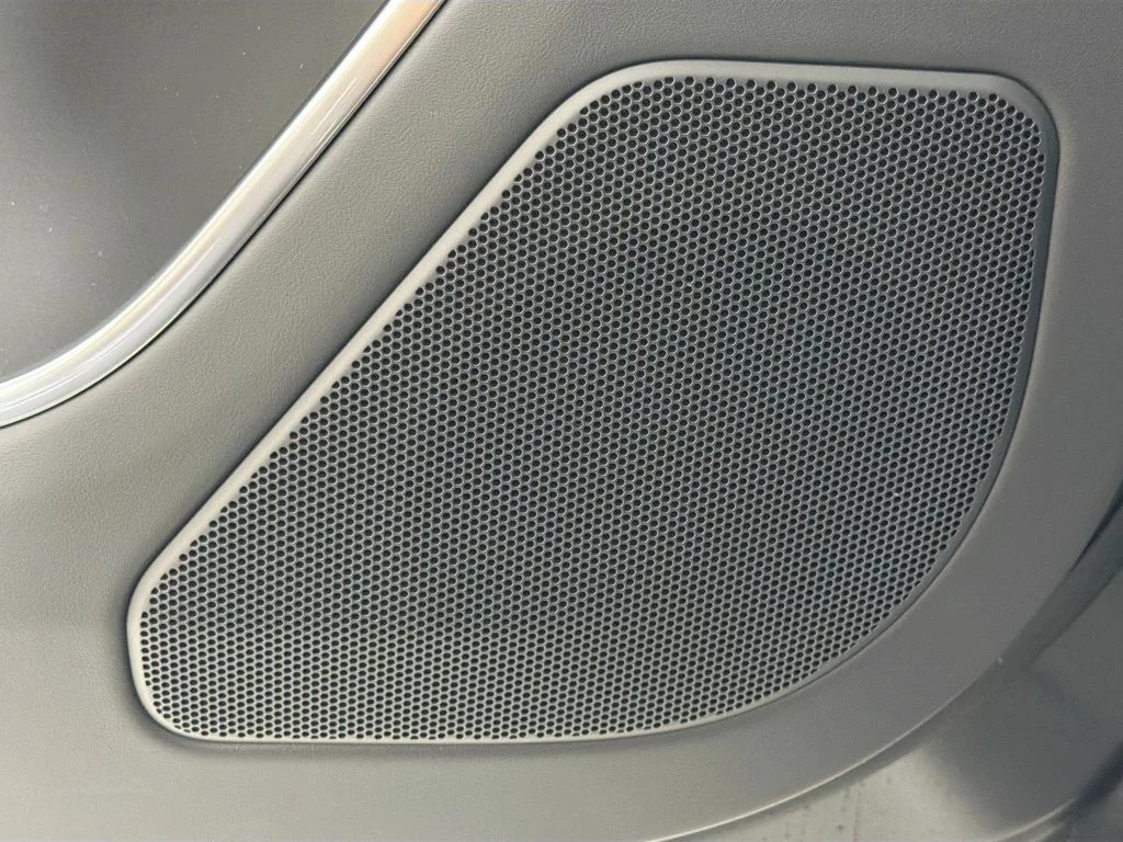 New 2026 Carpathian Gray Premium Metallic Land Rover SE image 19