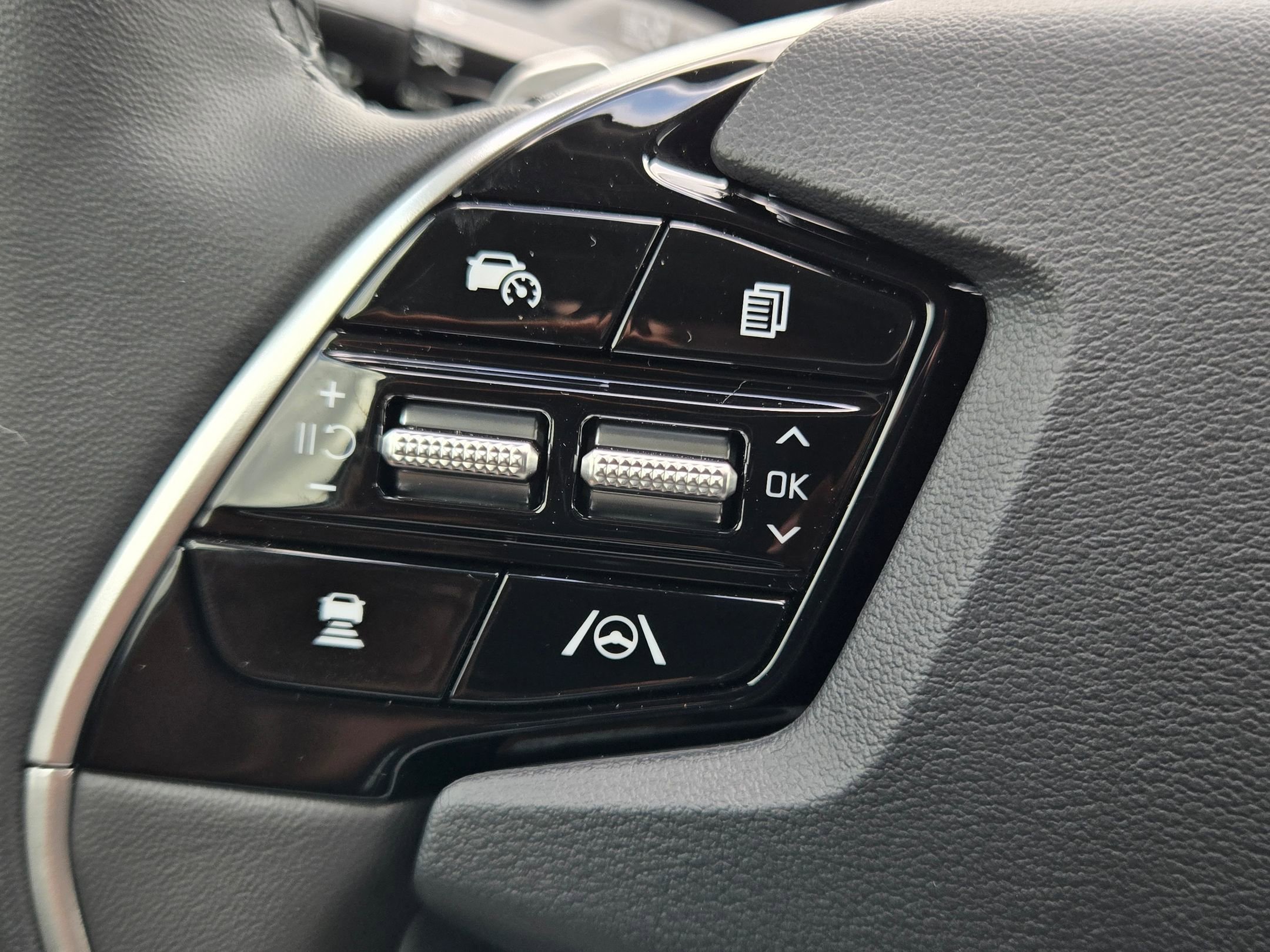 New 2026 Snow White Pearl Kia EX image 26