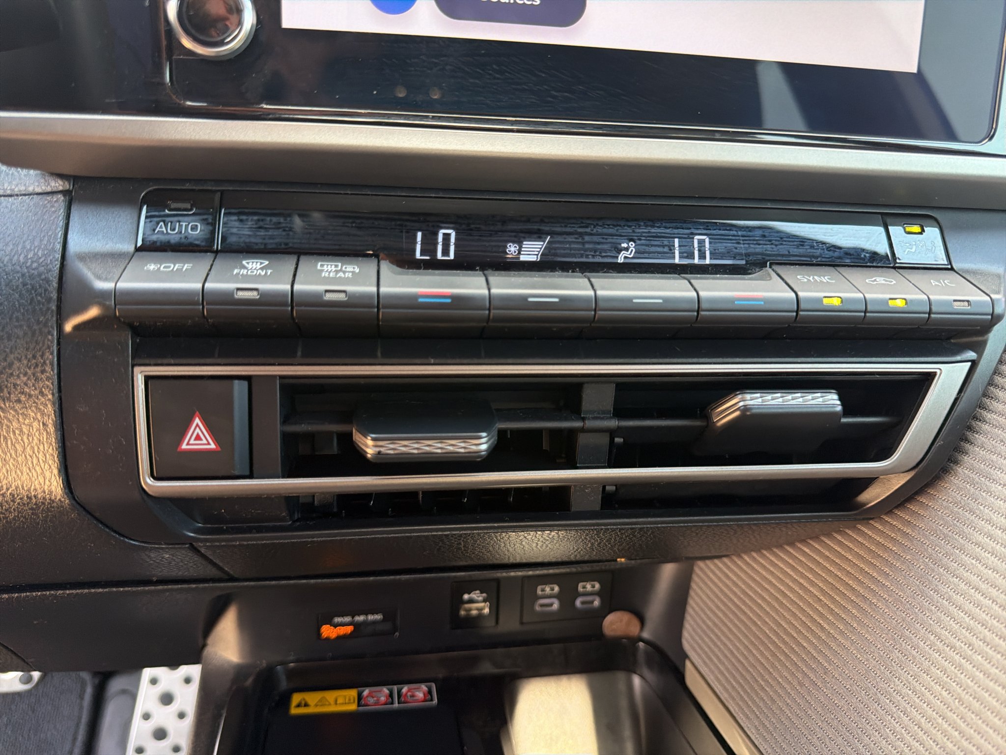 Used 2025 Ice Cap Toyota SE image 19