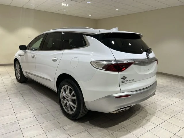 Used 2023 Summit White Buick Essence image 3