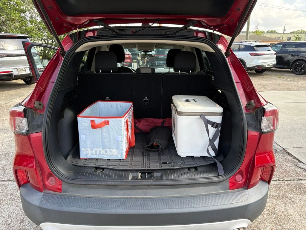 Used 2020 Red Ford SE image 16