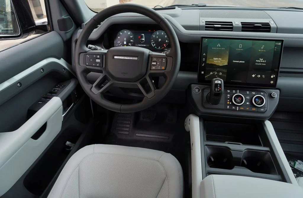 Certified Used 2026 White Land Rover X-Dynamic SE image 16