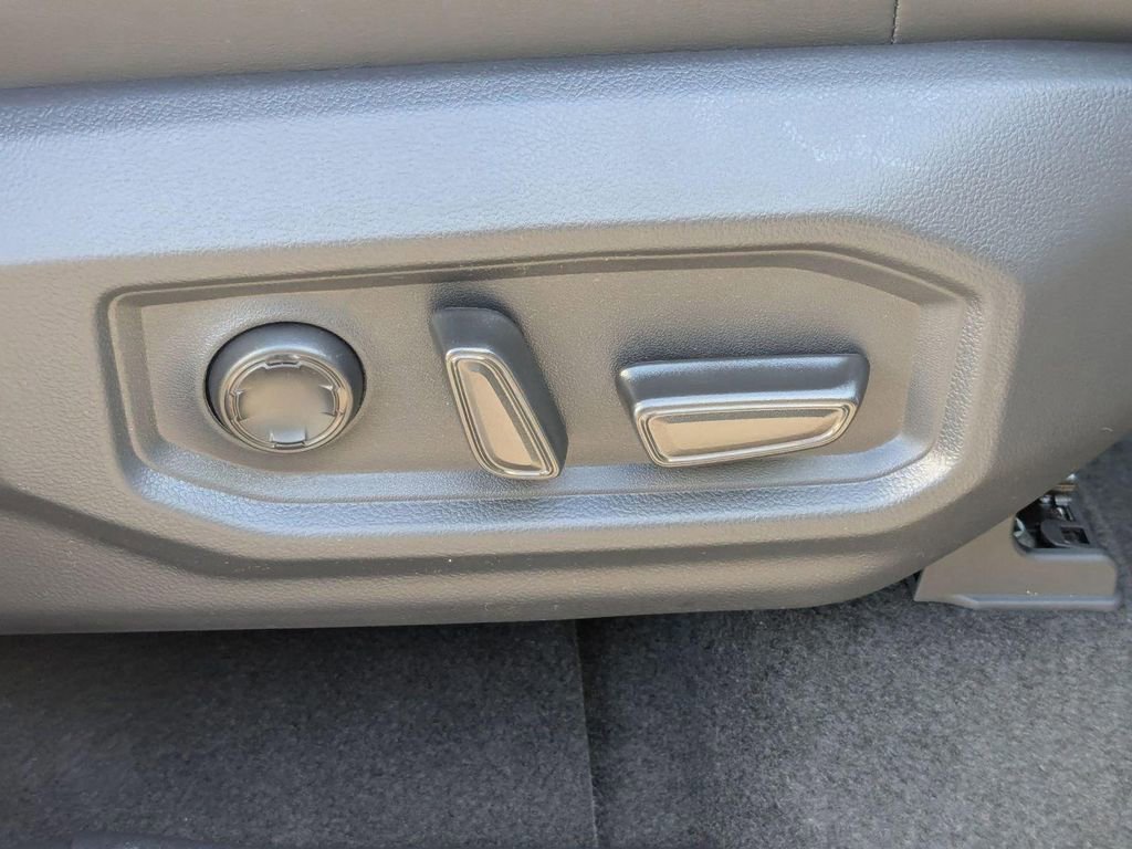 2025 Toyota Tundra Platinum - Photo 41