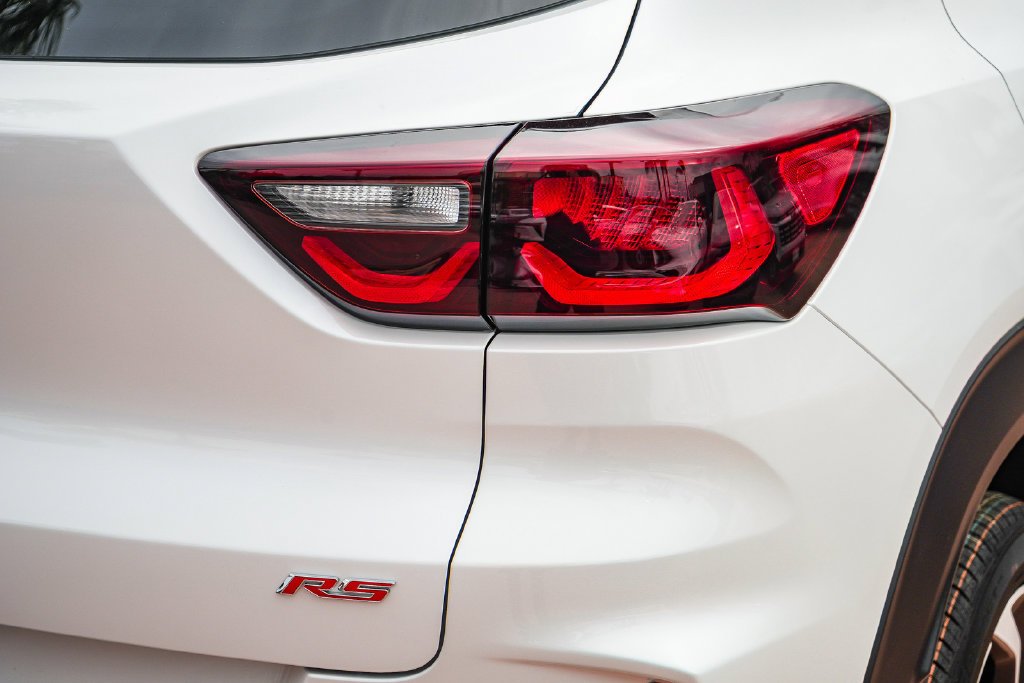 New 2026 Iridescent Pearl Tricoat Chevrolet RS image 7