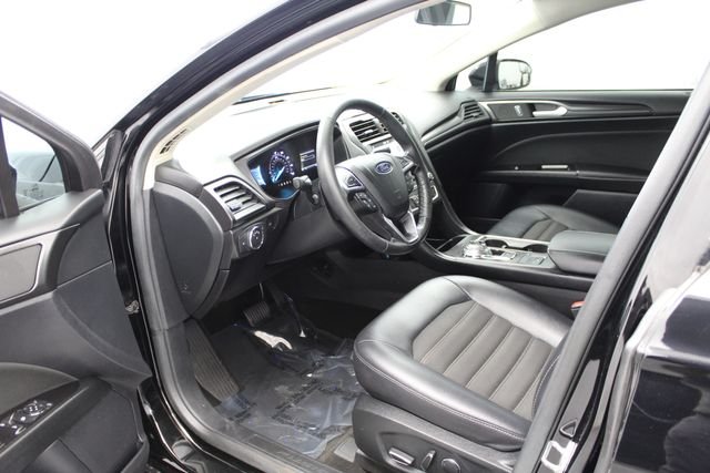 Used 2018 Shadow Black Ford SE image 12
