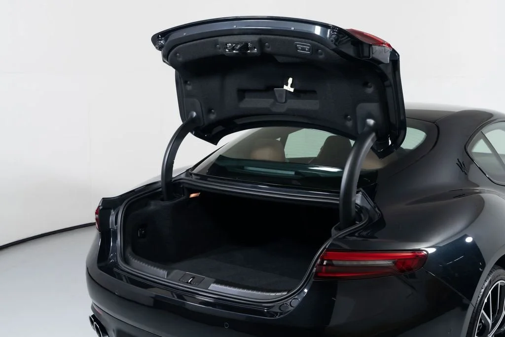 Used 2025 Nero Assoluto Metallic Maserati Granturismo image 14