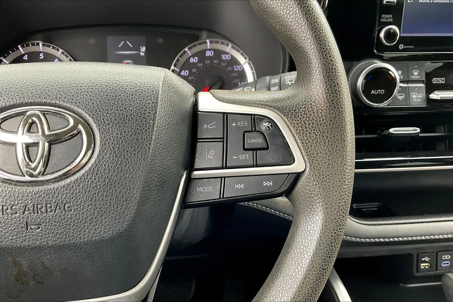 Used 2022 Magnetic Gray Metallic Toyota L image 24