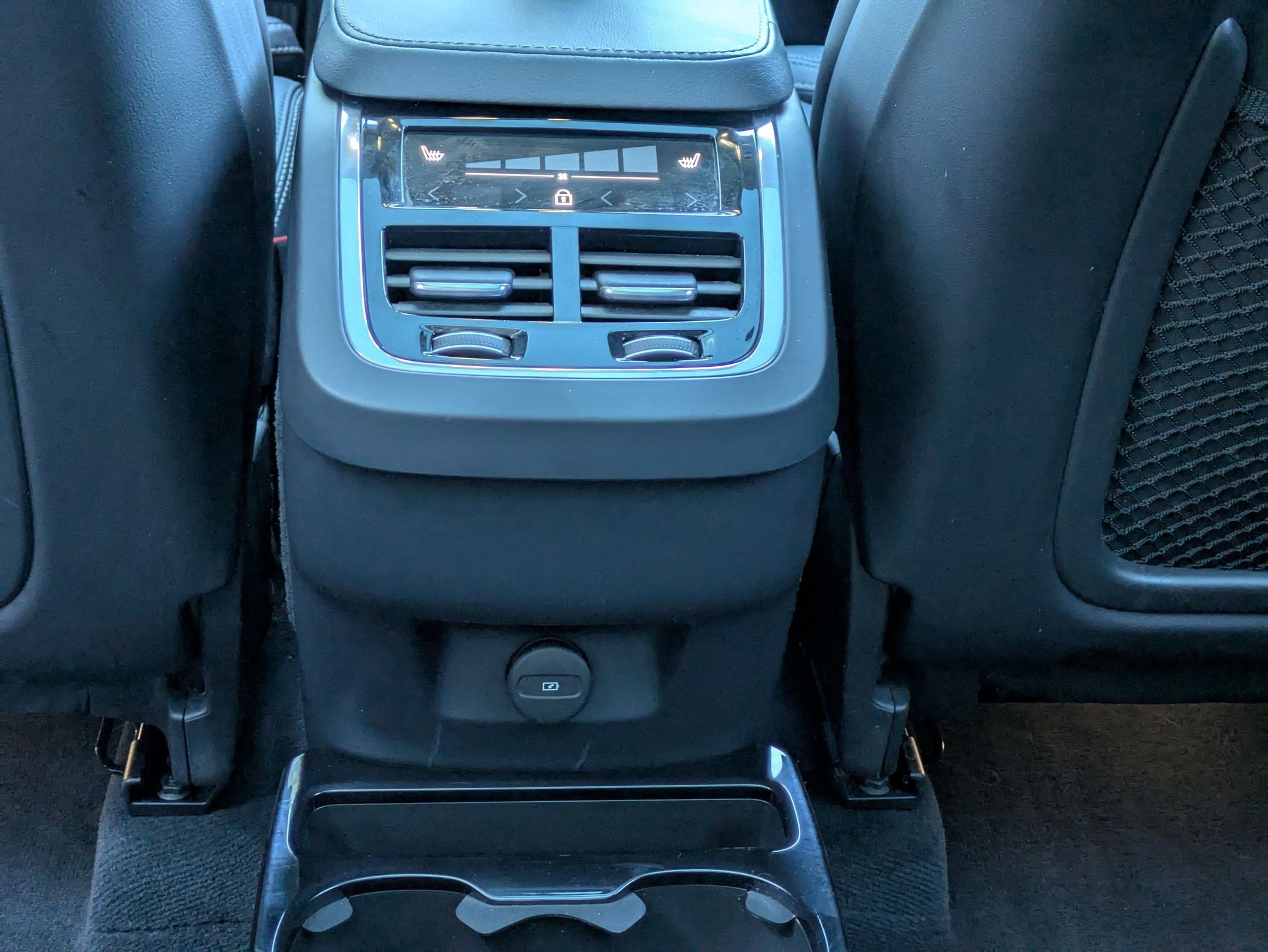 Used 2023 Thunder Gray Metallic Volvo Ultimate image 27