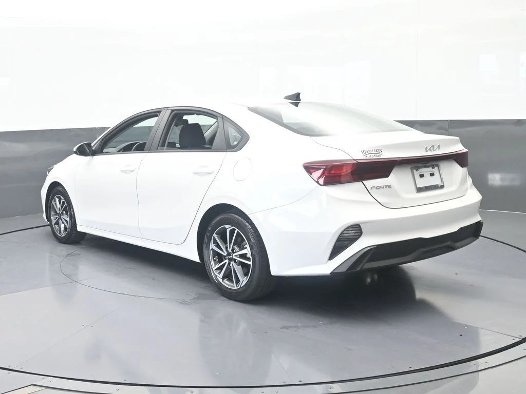 Used 2023 Snow White Pearl Kia LXS image 3