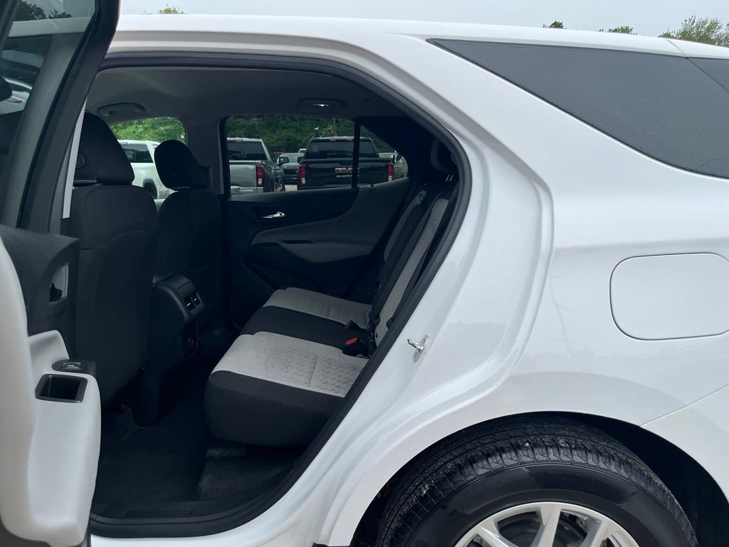 Used 2024 Summit White Chevrolet LT image 29