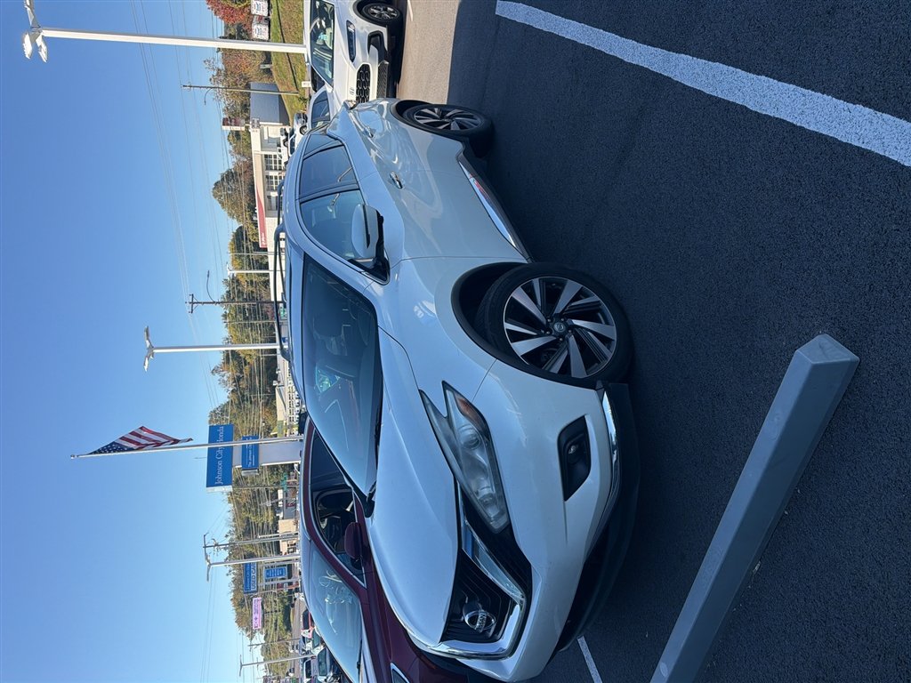 Used 2016 PEARL WHITE Nissan Platinum image 2