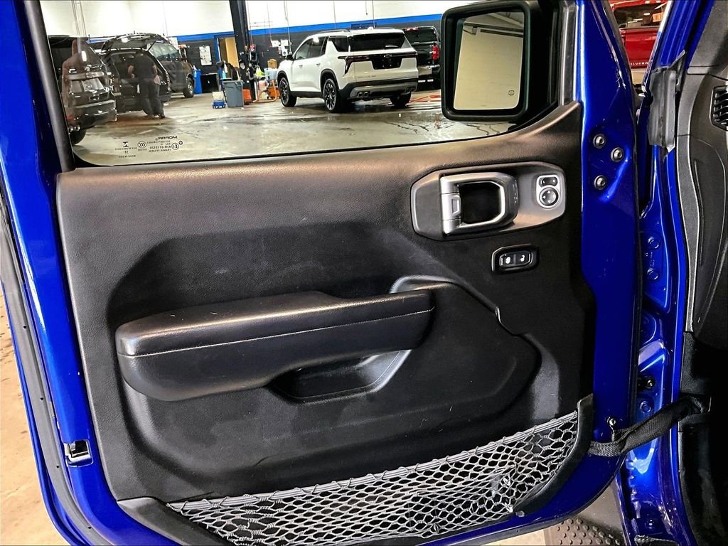 Used 2019 Blue Jeep Unlimited Sport S image 9