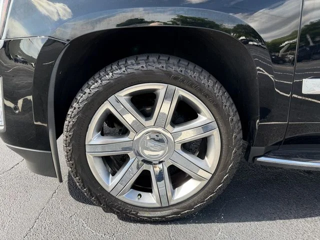 Used 2019 Black Cadillac Luxury image 9