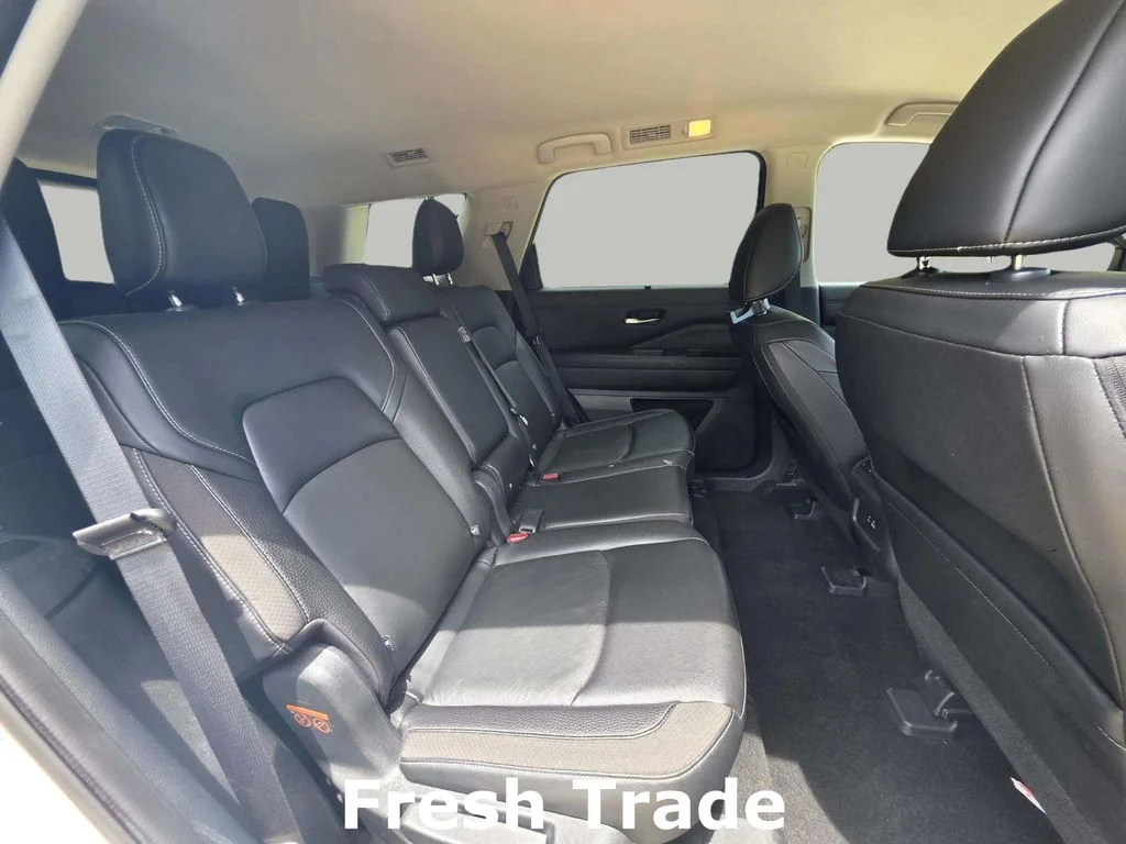 Used 2023 Pearl White Tricoat Super Black Nissan SL image 10