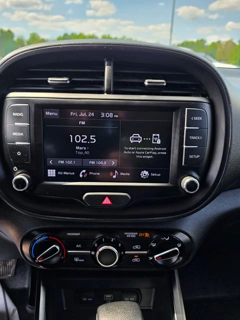 Used 2022 Orange Kia LX image 19
