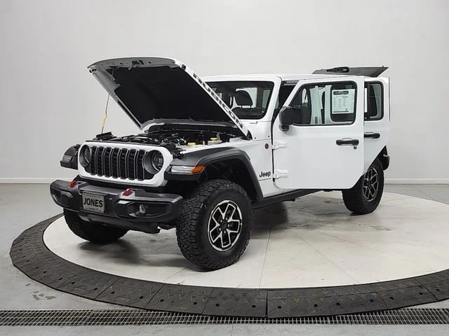Used 2025 White/off-white Jeep Rubicon image 11