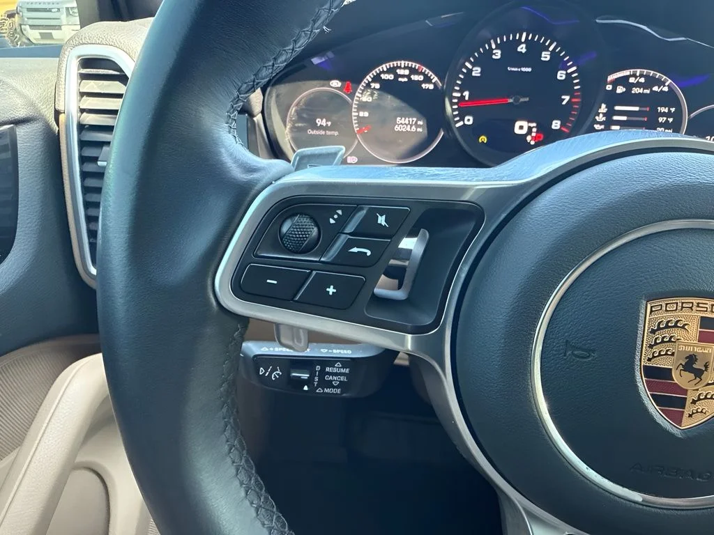 Used 2022  Porsche Base image 17