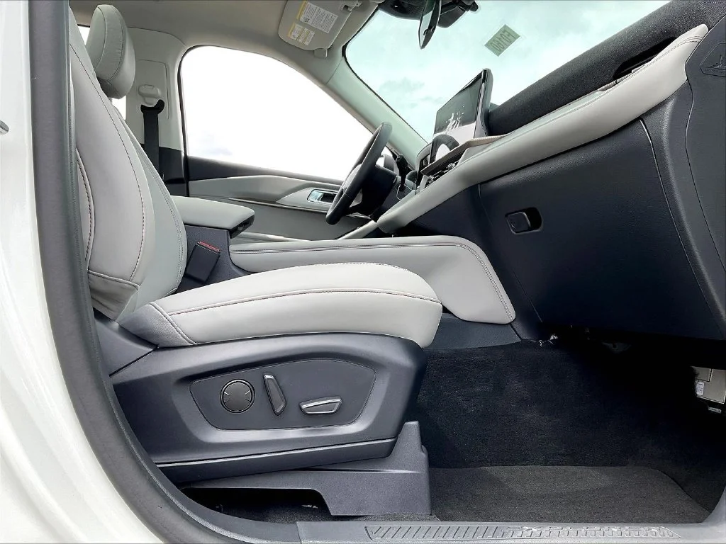 New 2026 Star White Metallic Tri-Coat Ford Active image 12