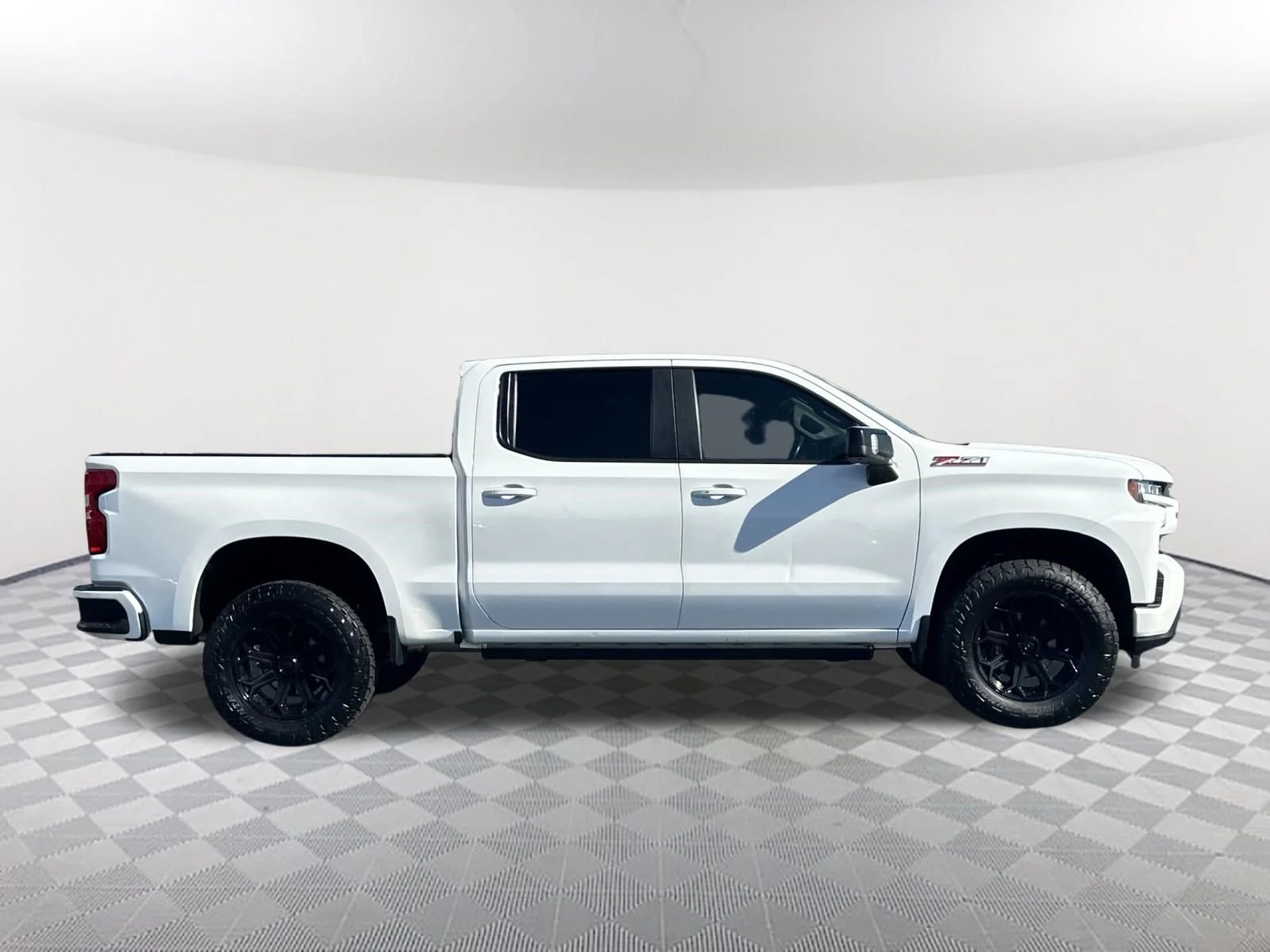 Used 2022 Summit White Chevrolet RST image 4