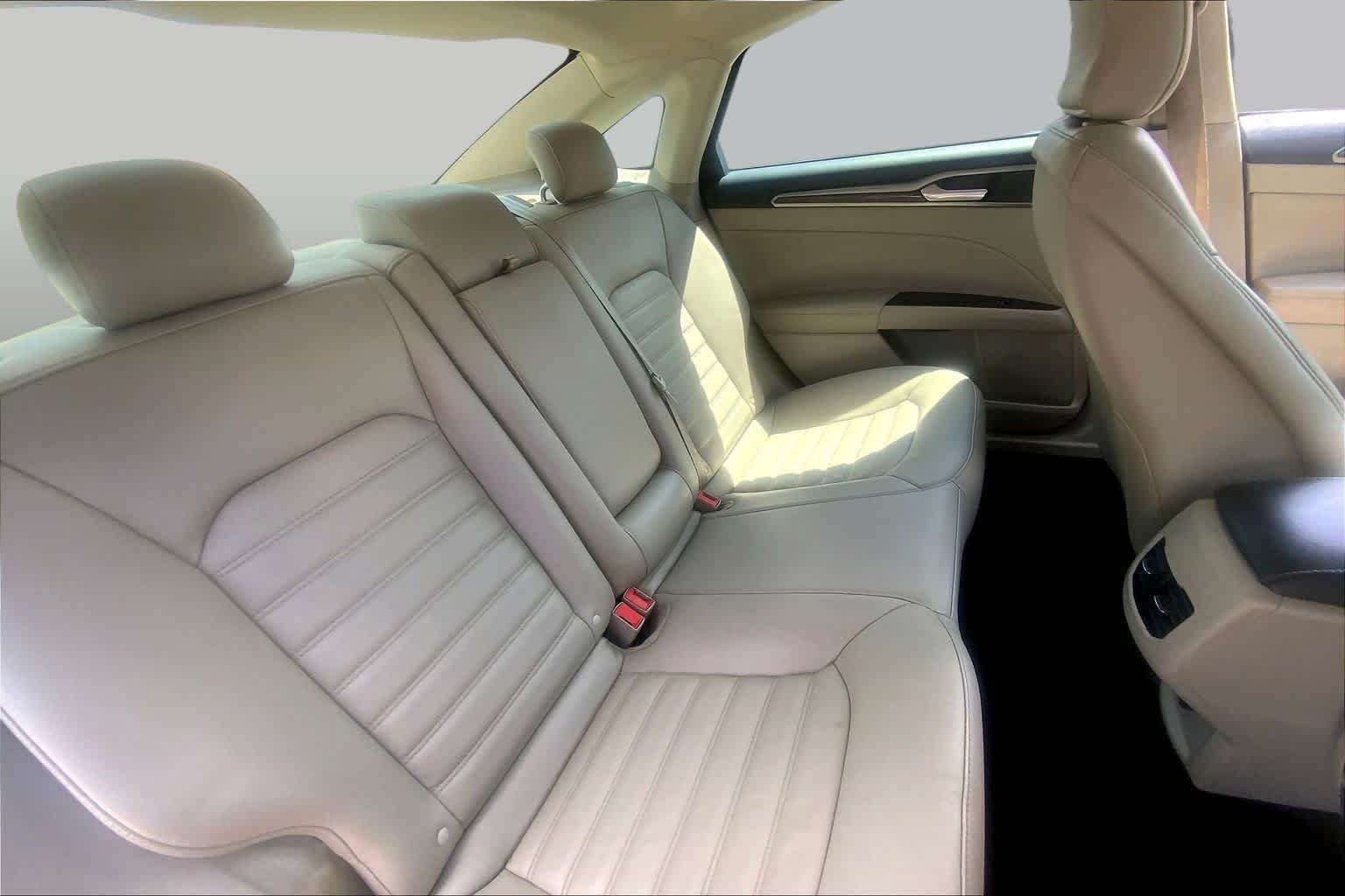 Used 2017 White Platinum Metallic Tri-Coat Ford SE image 20